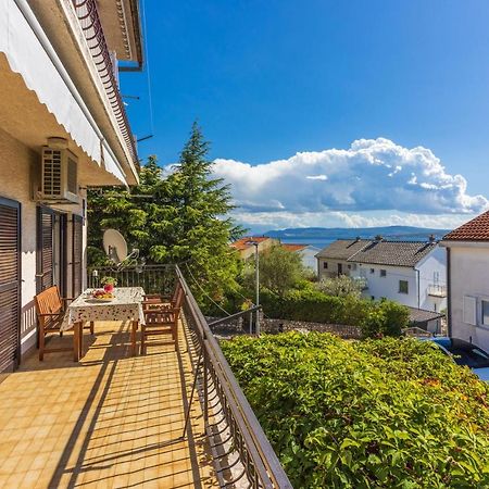 Apartment Suzy Dramalj Bagian luar foto
