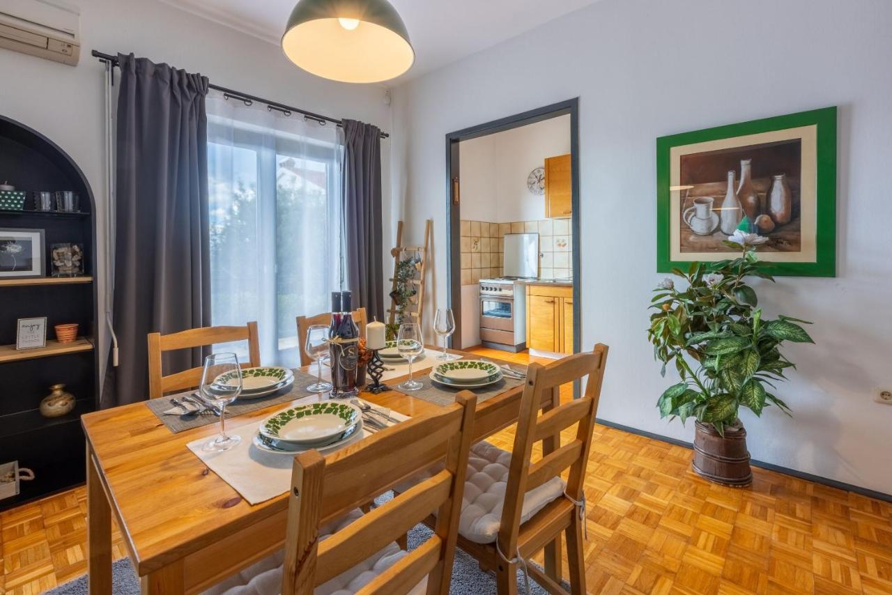 Apartment Suzy Dramalj Bagian luar foto