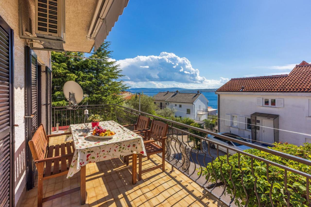Apartment Suzy Dramalj Bagian luar foto