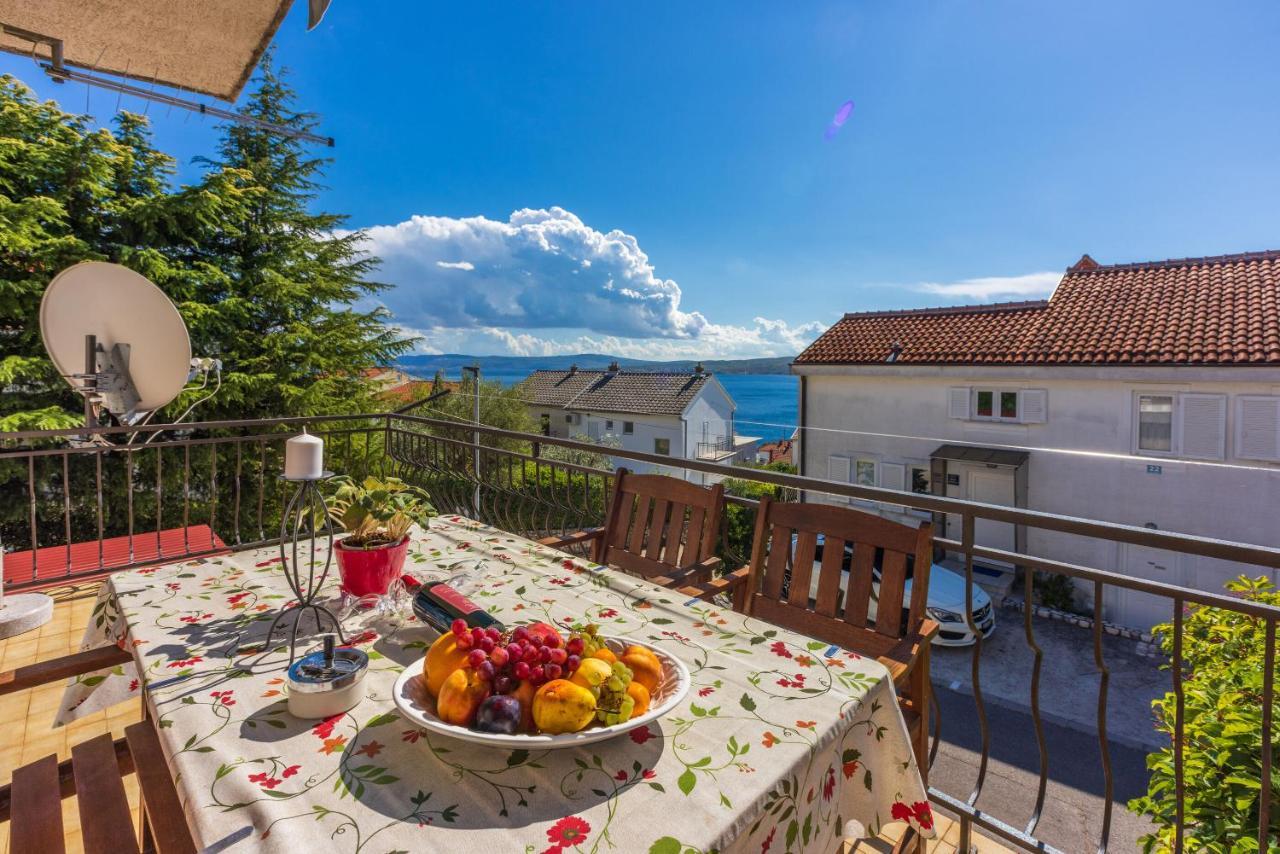 Apartment Suzy Dramalj Bagian luar foto