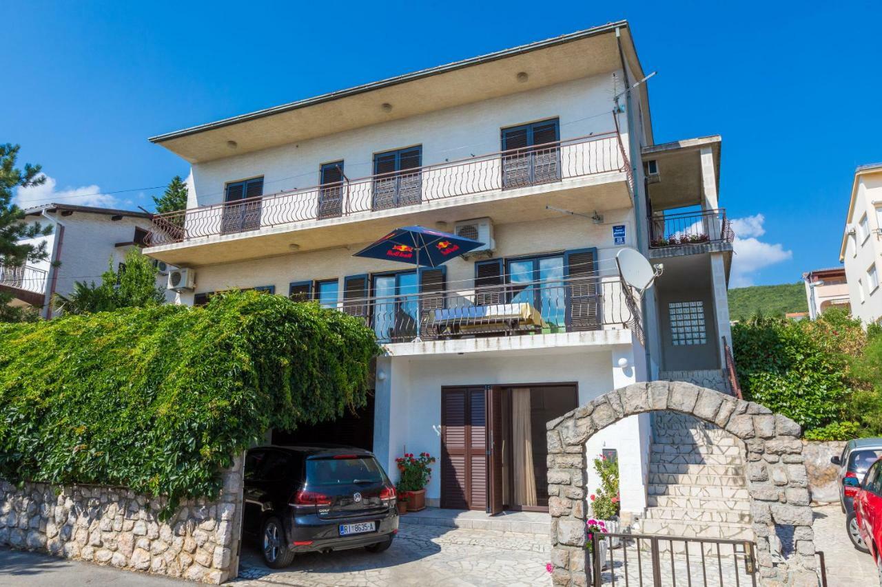 Apartment Suzy Dramalj Bagian luar foto